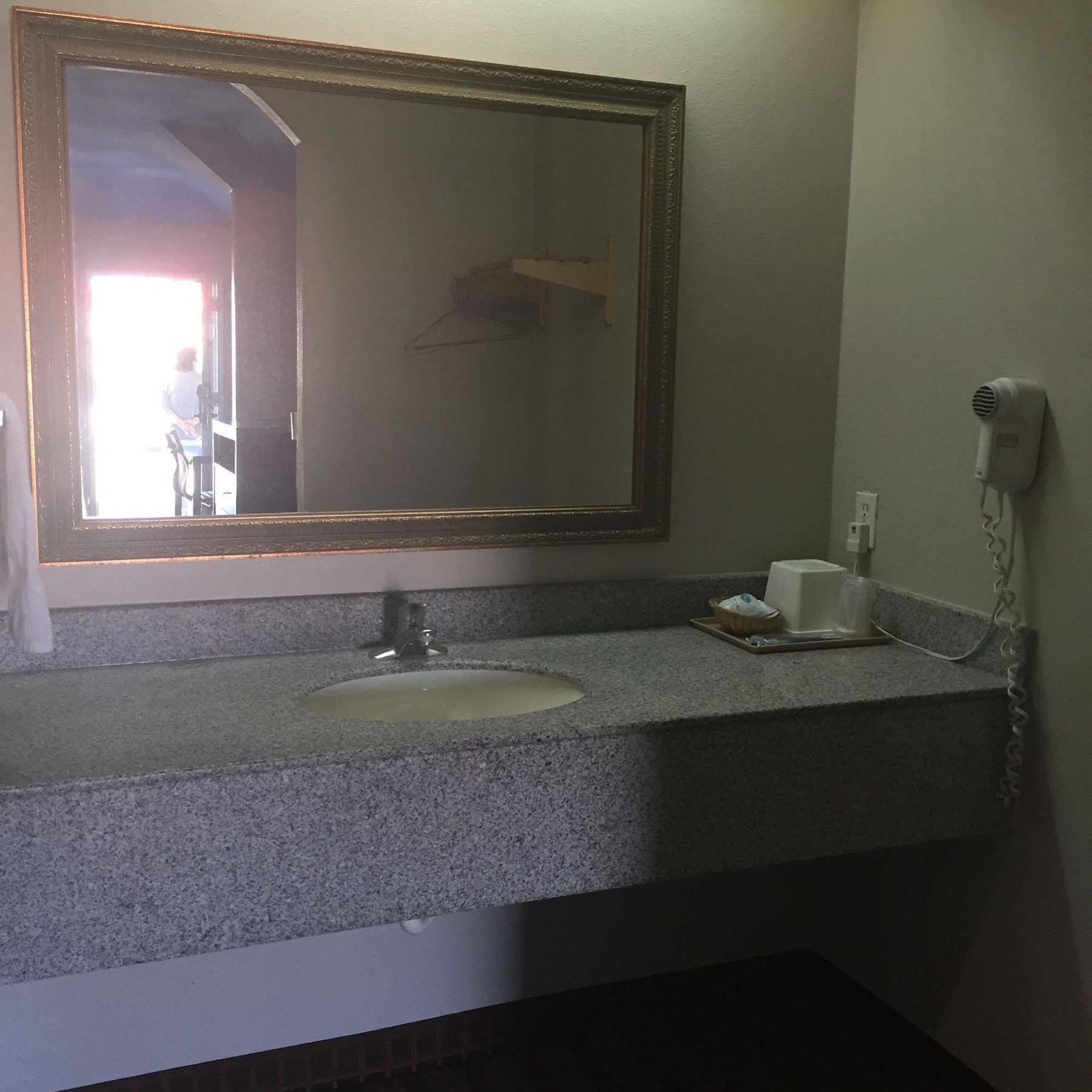 Camelot Inn And Suites Aldine Exterior foto